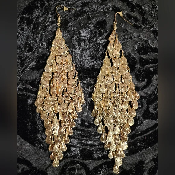 Beautiful 7" Gold Dangling Earrings - Picture 2 of 3